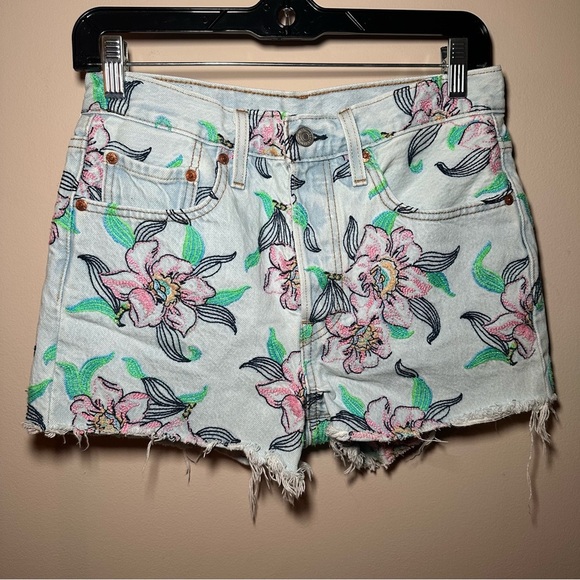 Levi’s 501 Button Fly Floral Garden Print Denim Shorts Size 26 - Picture 1 of 16